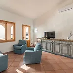 Villa Golfo Degli Angeli