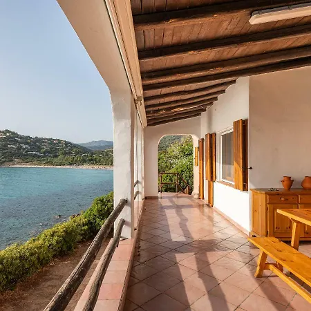 Vila Golfo Degli Angeli